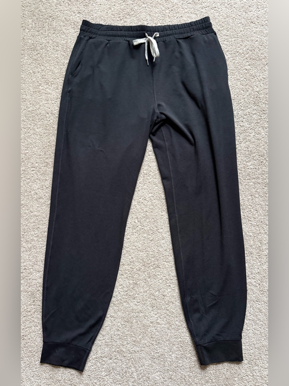Vuori Black Heather performance jogger